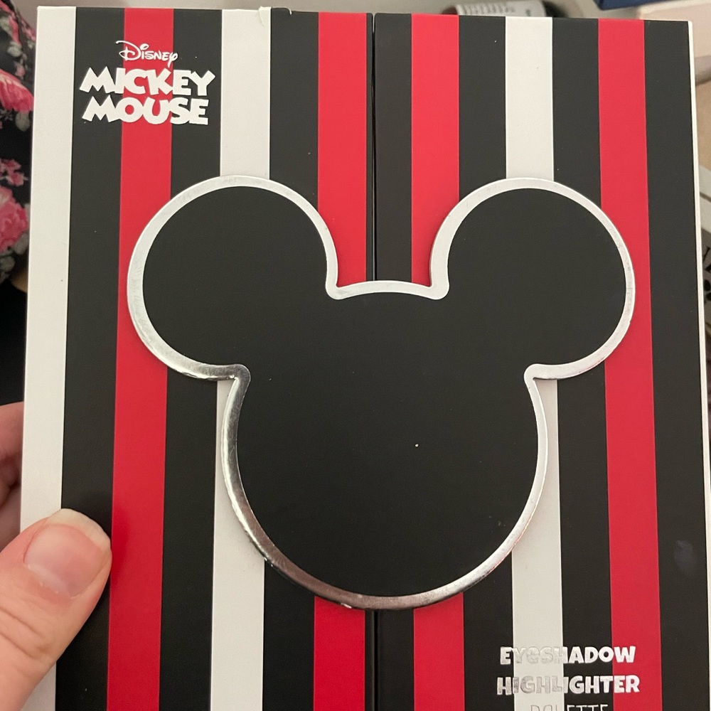 Mickey Mouse eye shadow palette NEVER USED